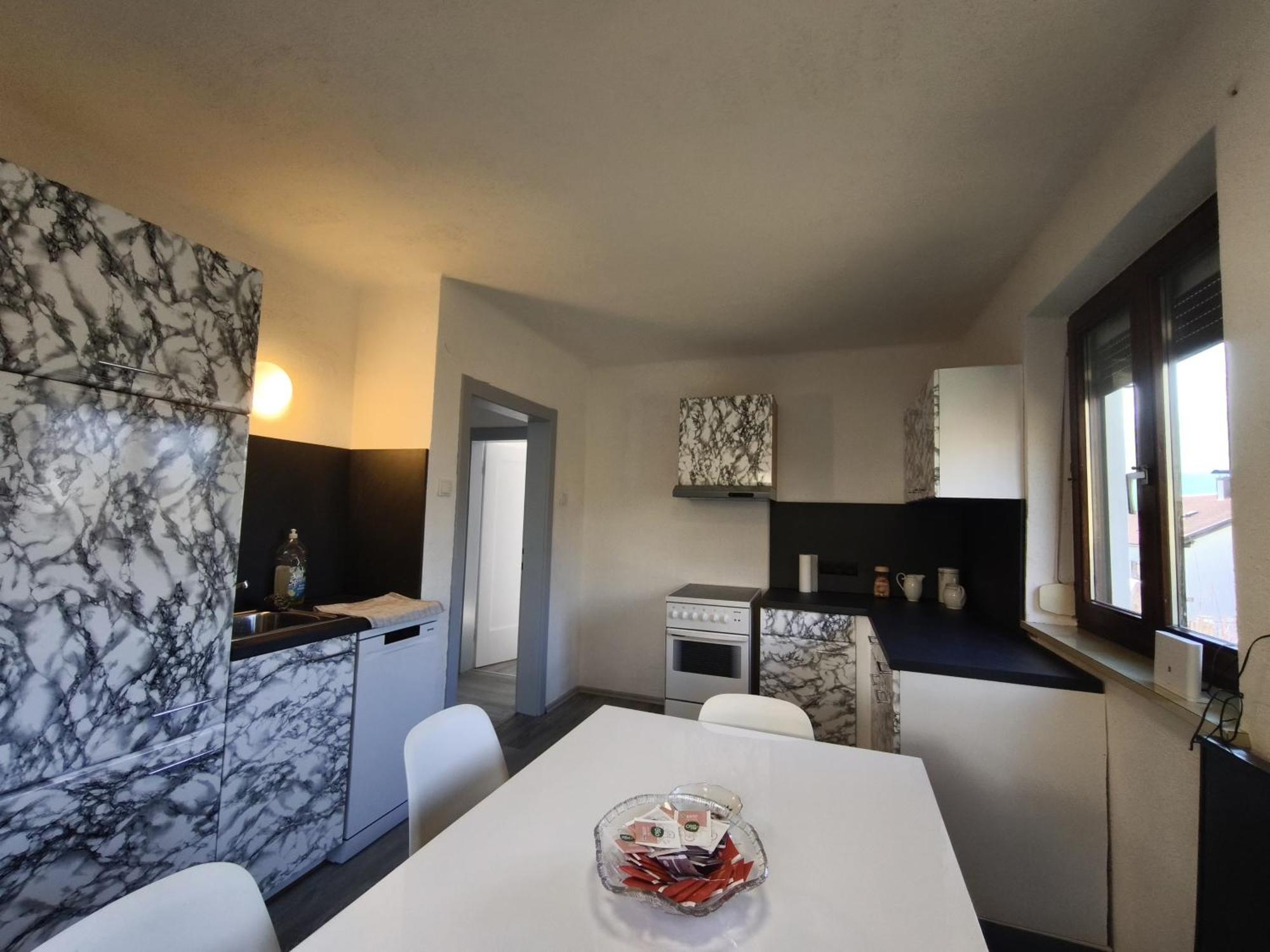 Spacious In Modern Flat *