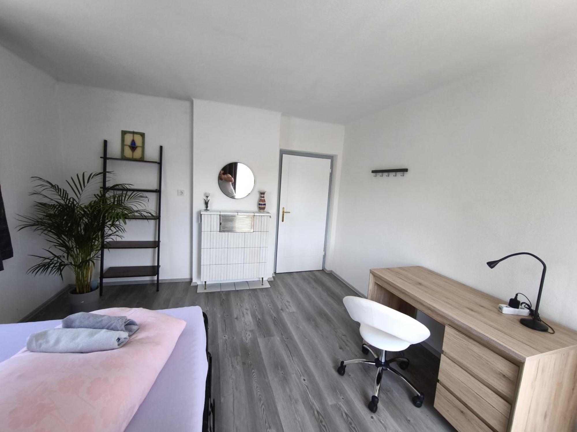 Spacious In Modern Flat